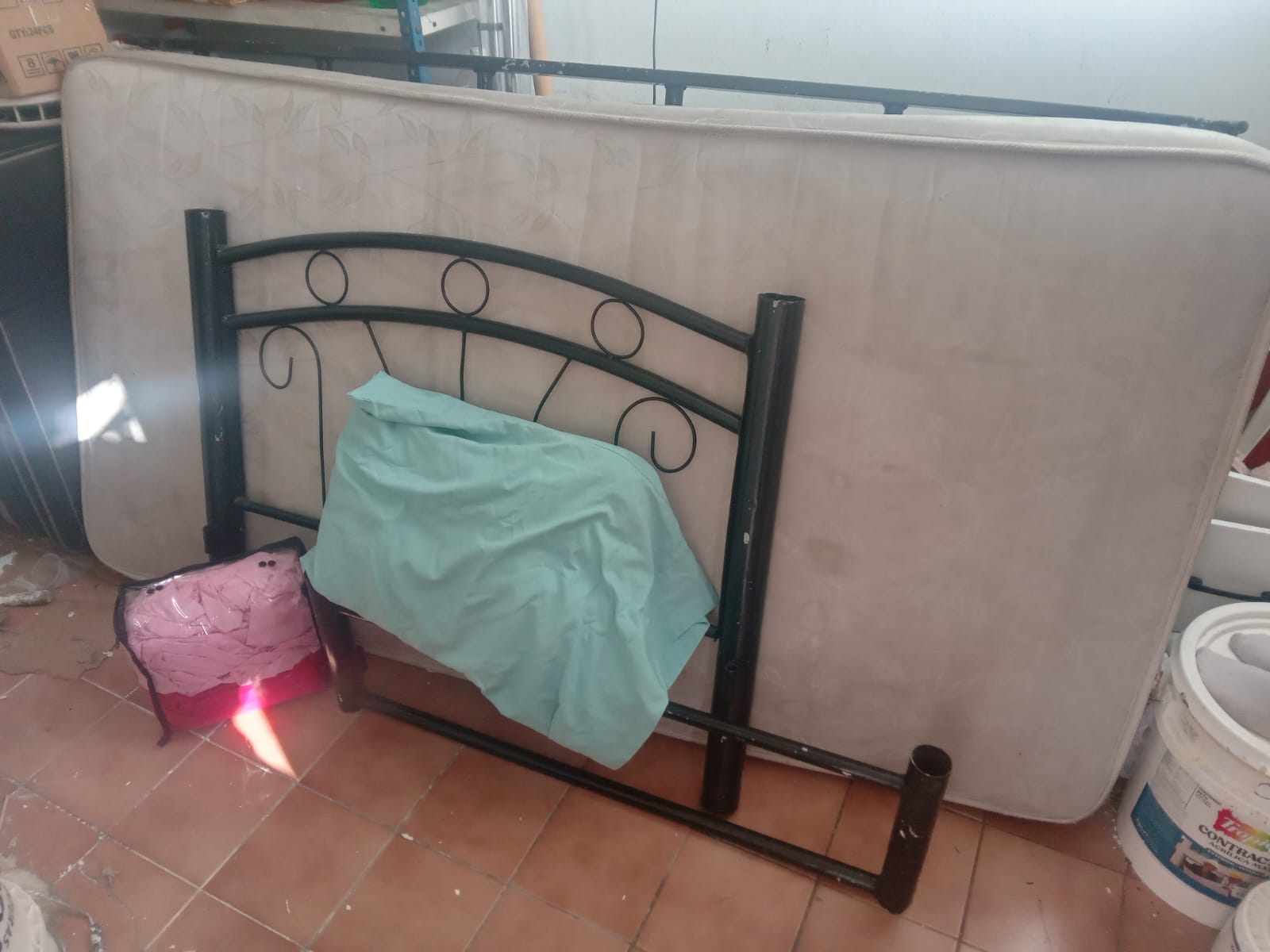 Cama TWIN con su colchon  regalo Foto 7278176-4.jpg