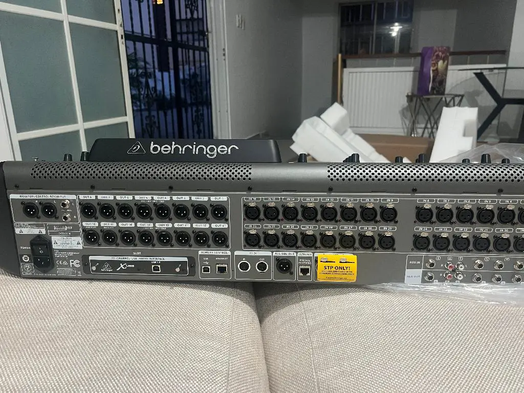 NUEVA vendo consola digital BEHRINGER  X 32 Foto 7279369-4.jpg