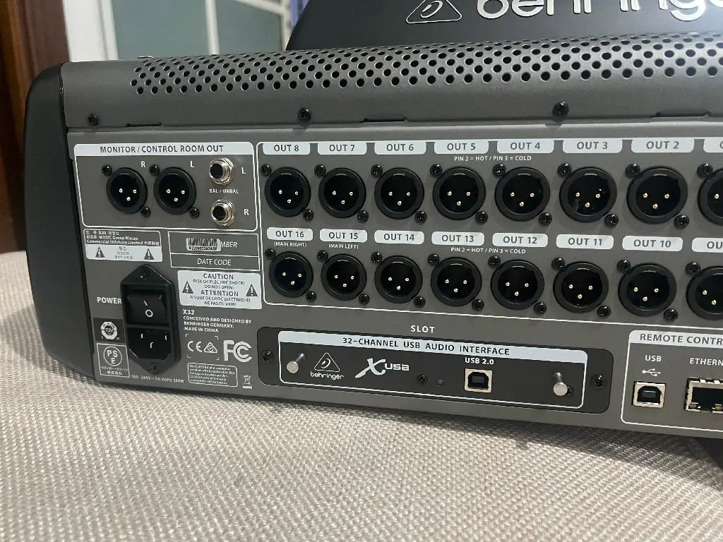 NUEVA vendo consola digital BEHRINGER  X 32 Foto 7279369-6.jpg