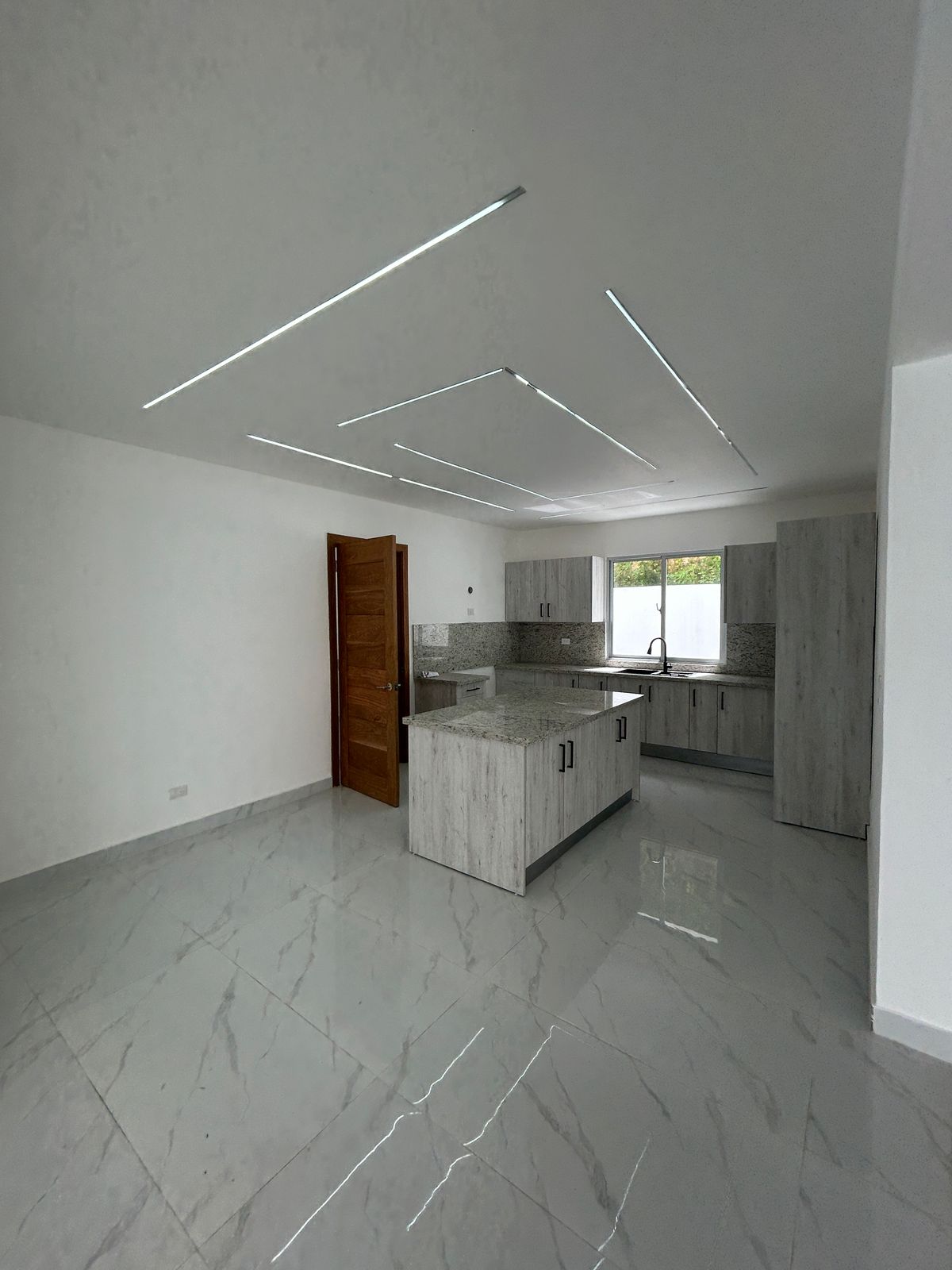 Presentamos una elegante casa en una excelente ubicación en Altos de A Foto 7279887-9.jpg