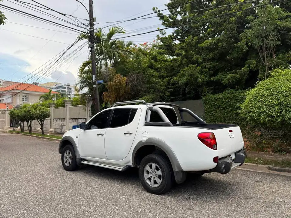 Mitsubishi L200 Sportero - DIESEL - 4X4 2007 Foto 7280667-2.jpg