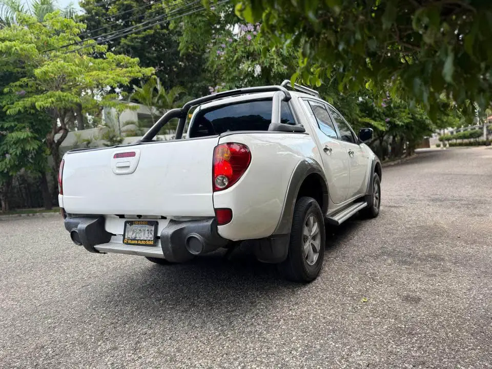 Mitsubishi L200 Sportero - DIESEL - 4X4 2007 Foto 7280667-4.jpg