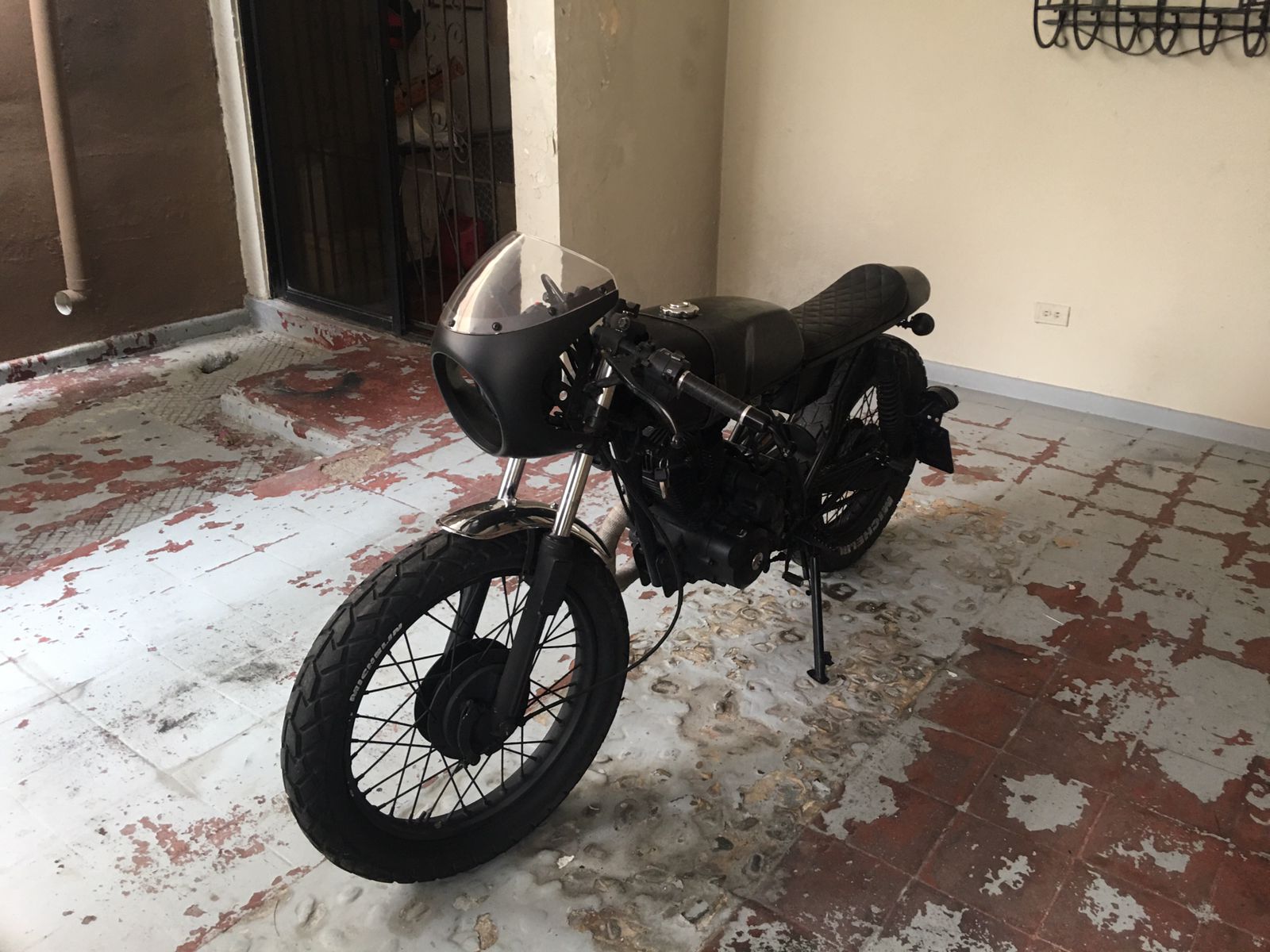 Motocicleta Yamaha Cafe Racer 250cc  Foto 7281029-2.jpg