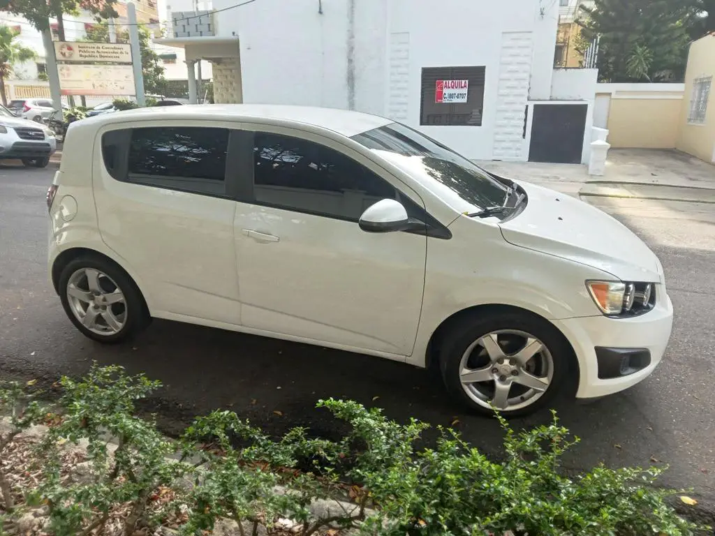 Chevy Sonic LS Hatchback 2015 Manual  Foto 7281031-4.jpg