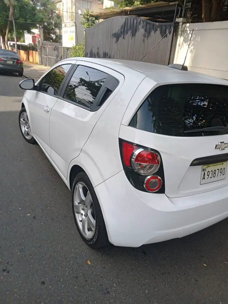 Chevy Sonic LS Hatchback 2015 Manual  Foto 7281031-5.jpg