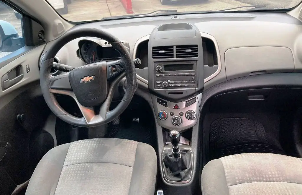 Chevy Sonic LS Hatchback 2015 Manual  Foto 7281031-7.jpg